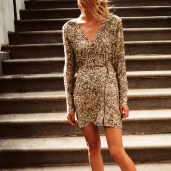 (🌹5/$25 🌹)  Zara ANIMAL LEOPARD PRINT WRAP DRESS (nwt) Size XS - Picture 2 of 4